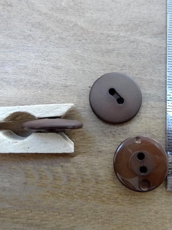 Bouton mat brun lavalliere a gouttiere 19 mm 
