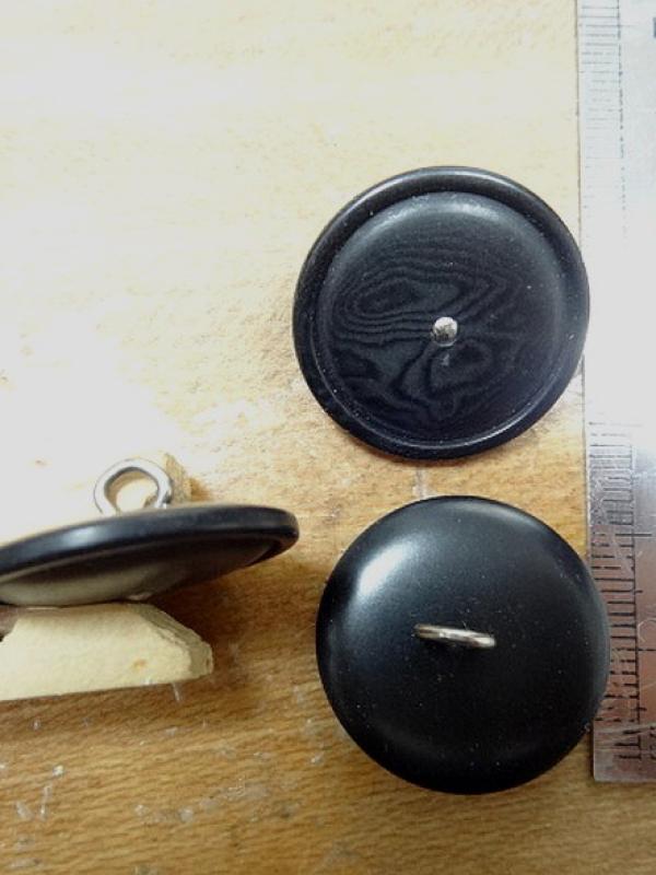Bouton noir a queue clou metal 20 mm 