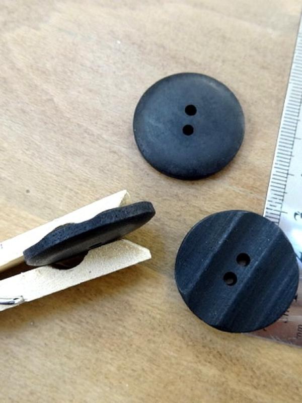 Bouton noir mat lignes en relief 30 mm 1 1