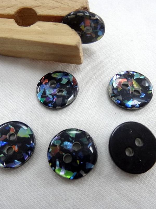 Bouton noir paillete multicolore plastifie 12 mm 