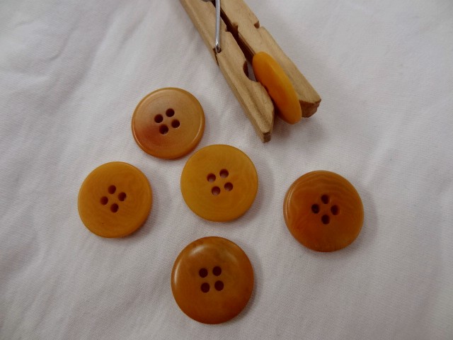 Bouton ocre jaune moire 20 mm 1 
