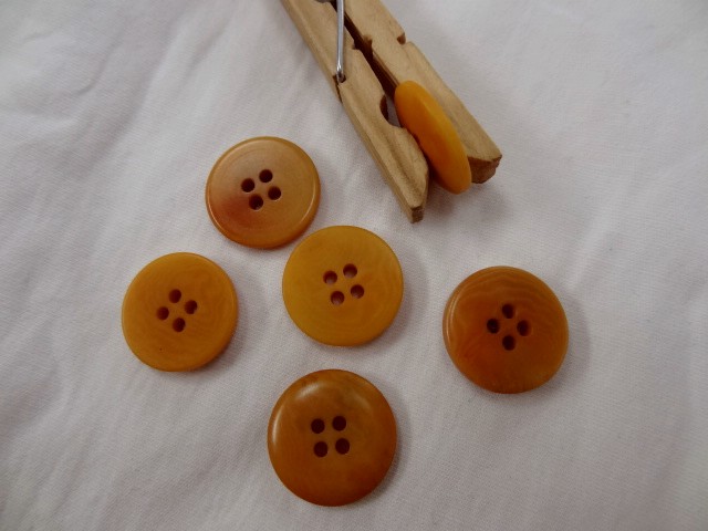 Bouton ocre jaune moire 20 mm 1