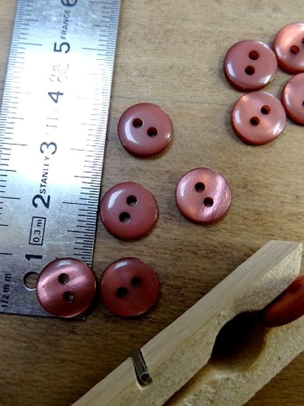 Bouton pastille 2 trous rose indien 10 mm