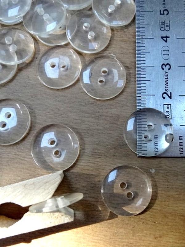 Bouton pastille 2 trous translucide 16 mm 