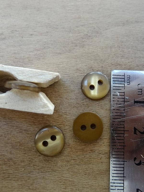 Bouton pastille brun nacre 10 mm 