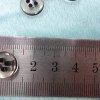 Bouton pastille noir translucide 4 trous 