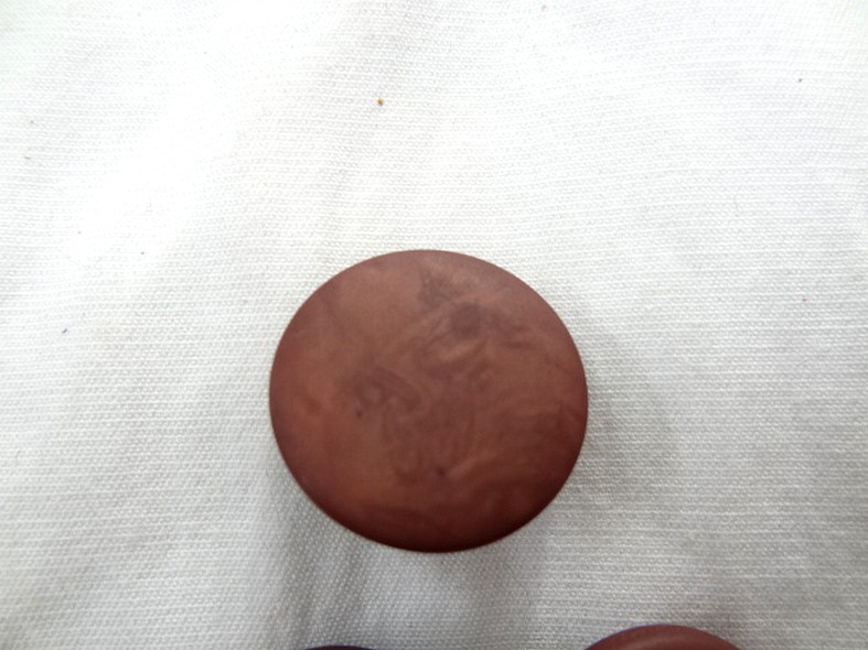 Bouton pastille plate a queue terre de sienne brulee moire 3