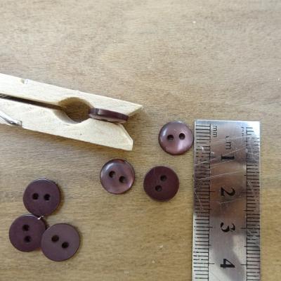 Bouton pastille prune nacre 10 mm 