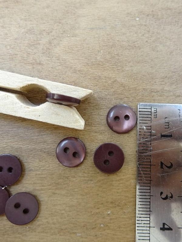 Bouton pastille prune nacre 10 mm 