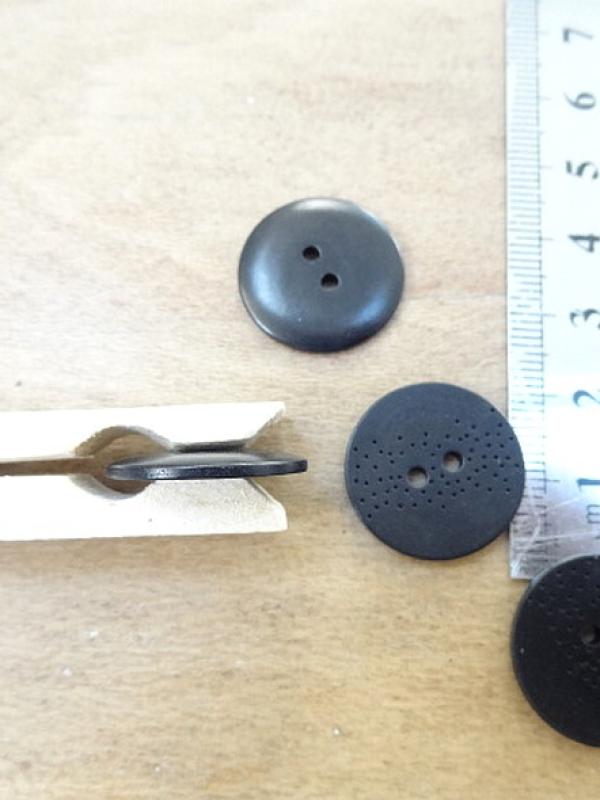 Bouton petillant noir mat 20 mm