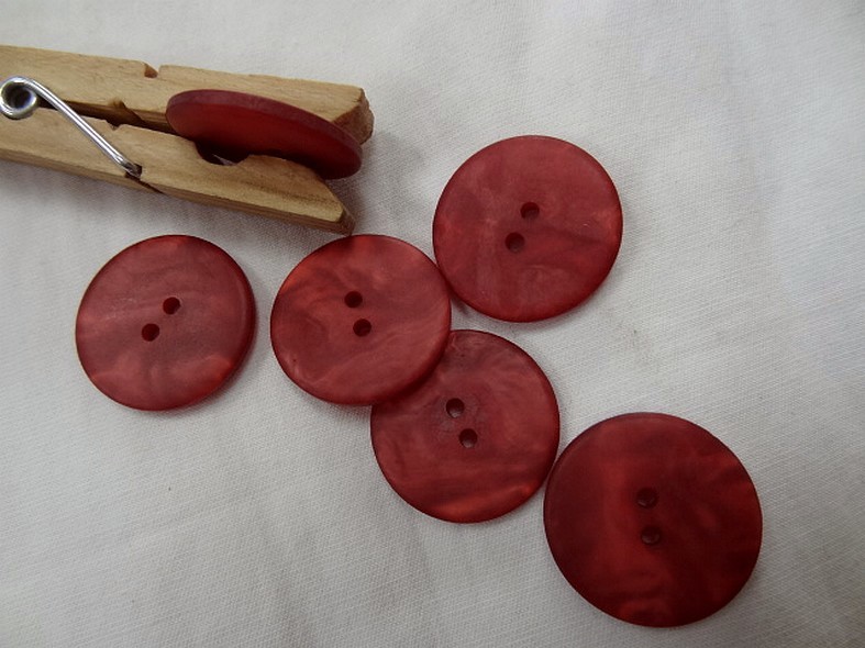 Bouton plat teinte groseille mat moire 24 mm 3