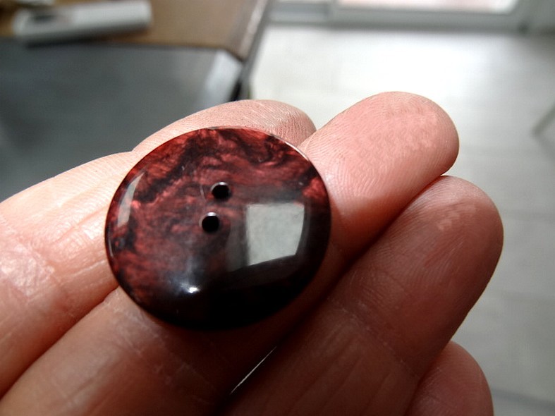 Bouton plat teinte rouge bourgogne brillant marbre 2