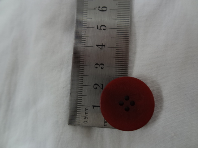Bouton rouge carmin moire 25 mm 2 