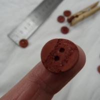 Bouton terre de sienne bande granitee 3 
