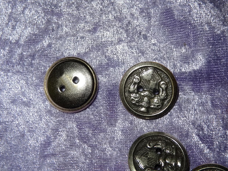 Bouton vieil argent armoiries 22 mm 3