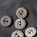 Bouton vieil argent motif fleur 3