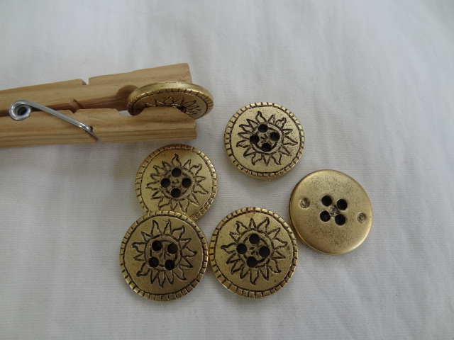 Bouton vieil or motif soleil 22 mm 1