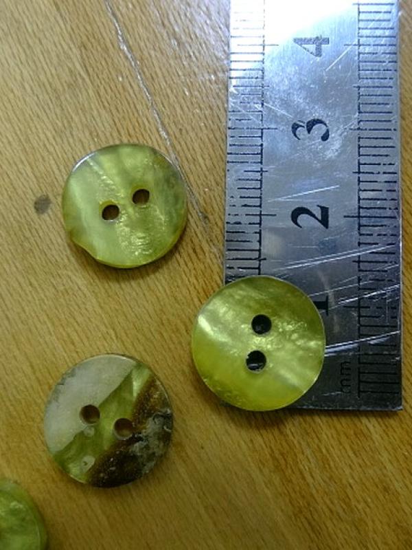 Boutons nacre canari 12 mm 1 
