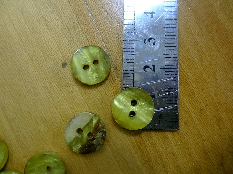 Boutons nacre canari 12 mm 1