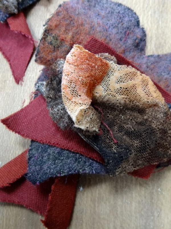 Broche a coudre coeur de laine 2 