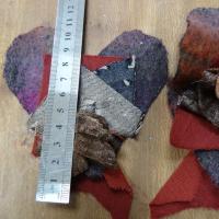 Broche a coudre coeur de laine