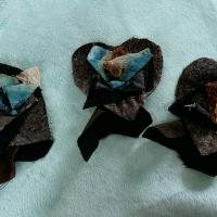 Broche a coudre laine et resille tons gris bleu 1 