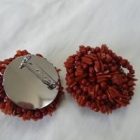 Broche en jaspe rouge