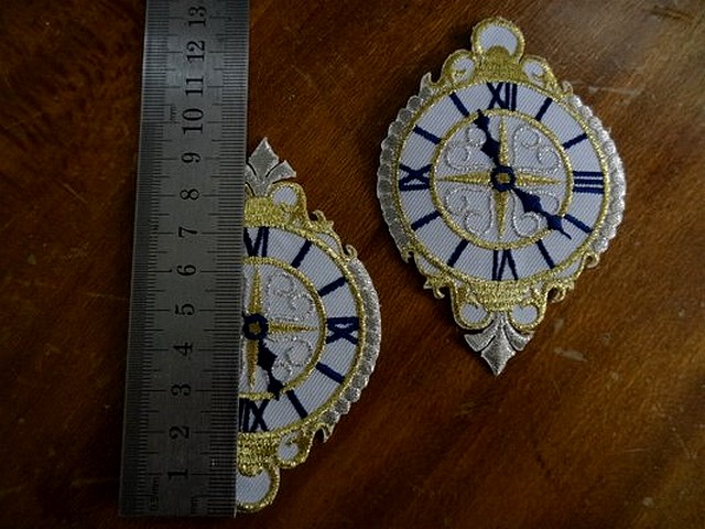 Broderie a coller horloge 02