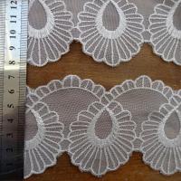 Broderie boucles sur mousseline blanche 2 