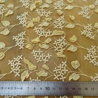 Broderie de feuilles sur resille jaune paille 2 