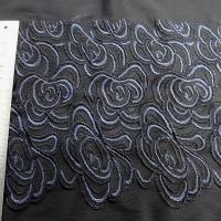 Broderie sur resille noire lycra serree 2 