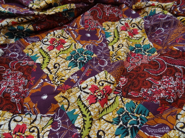  batik  tissu teint artisanalement  motifs fleuris ou 