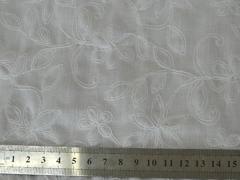 Coton blanc brode de coutures florales 3