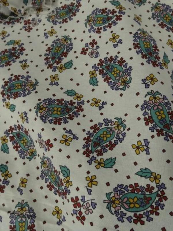 Coton blanc casse motif cachemire stylise 1 