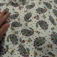 Coton blanc casse motif cachemire stylise 2 