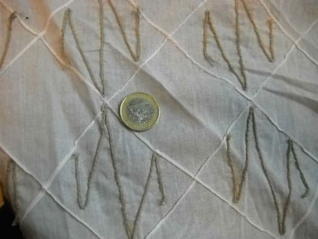 Coton blanc coutures motif carreaux et zigzag lin 1