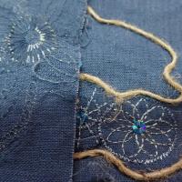 Coton bleu denim brode de fils de lin et sequins 3