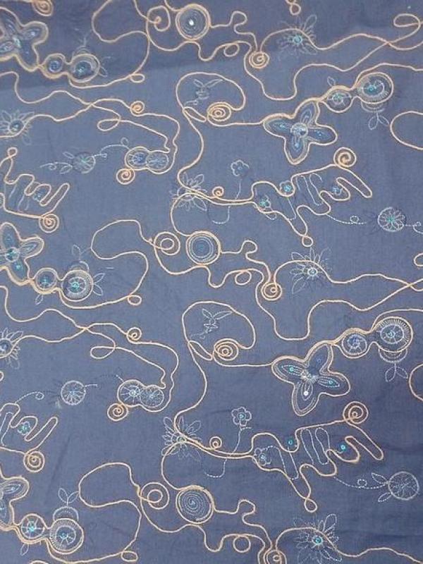 Coton bleu denim brode de fils de lin et sequins 5 1