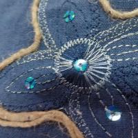 Coton bleu denim brode de fils de lin et sequins 8 