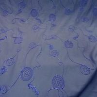 Coton bleu lapis lazuli brode de fils rayonne ton sur ton 3