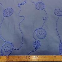 Coton bleu lapis lazuli brode de fils rayonne ton sur ton 4 
