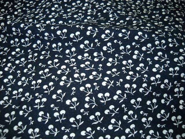 Coton bleu marine motif cerises 1