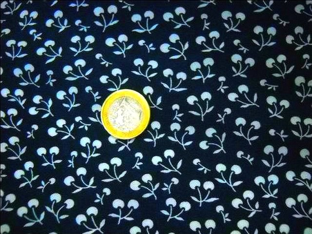 Coton bleu marine motif cerises 2