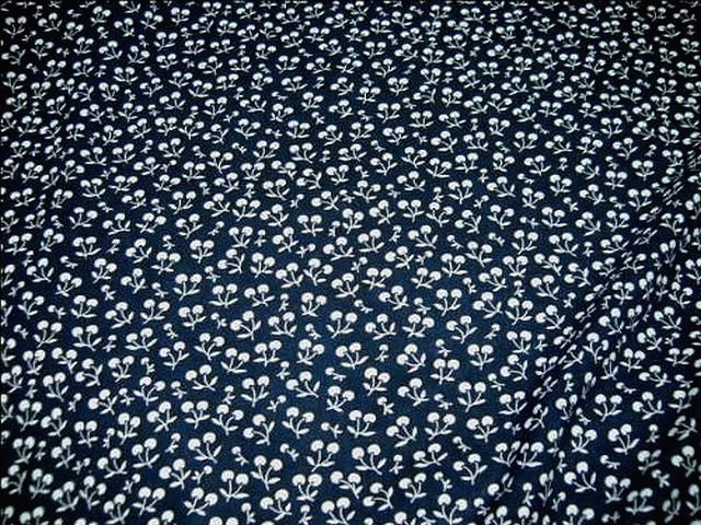 Coton bleu marine motif cerises 3 