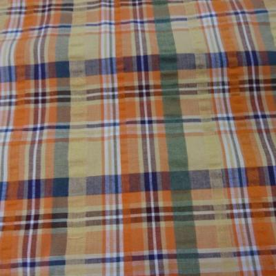 Coton cloque motif madras jaune pale et orange 2 