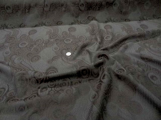 Coton damasse taupe clair motifs volutes 1