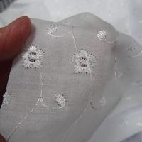 Coton fin blanc brode 4 
