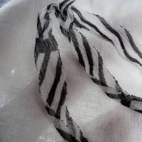 Coton fin blanc surbrodés laser réglisse-menthe 04