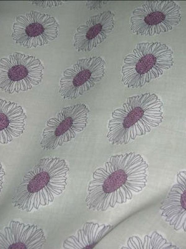Coton fond beurre paquerettes coeur lilas 1 