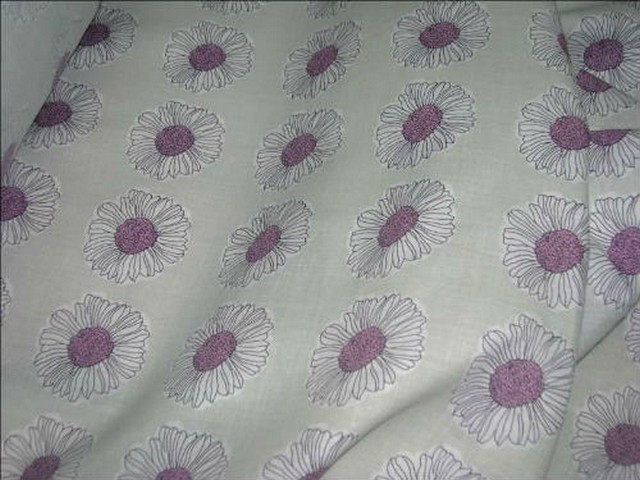 Coton fond beurre paquerettes coeur lilas 1